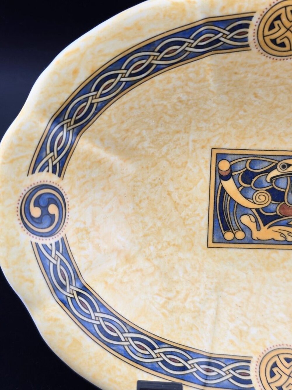 Royal Tara Irish Treasures Oval Bowl Celtic Knot 7x 5.25" Yellow & Blue Ireland - Picture 3 of 9